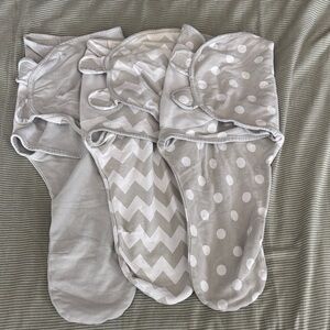 Comfy Cubs Gray Patterned infant swaddle set, 3